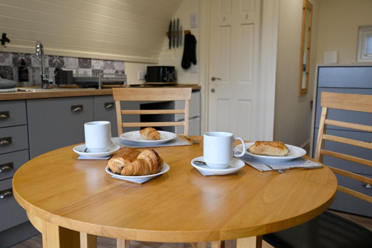 Pinemarten Lodge Roybridge Buitenkant foto